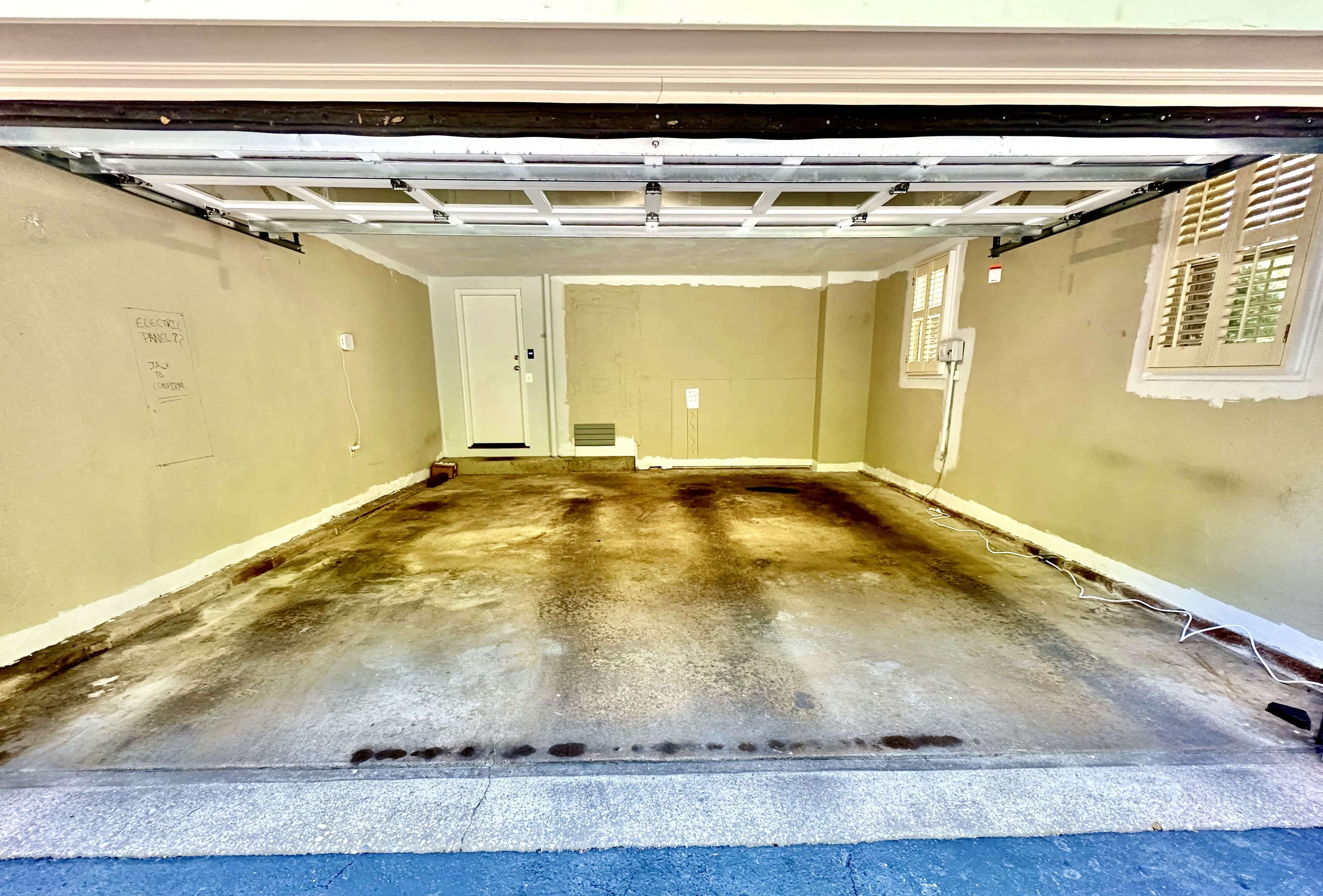 Totally empty and ready for the transformation. A blank canvas for your new storage system. With the floor and walls exposed, we can plan and install everything with precision.